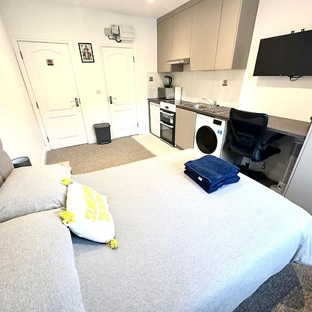 Bright Modern, Private Apartment,15 Mins To Central London Hendon Exterior photo