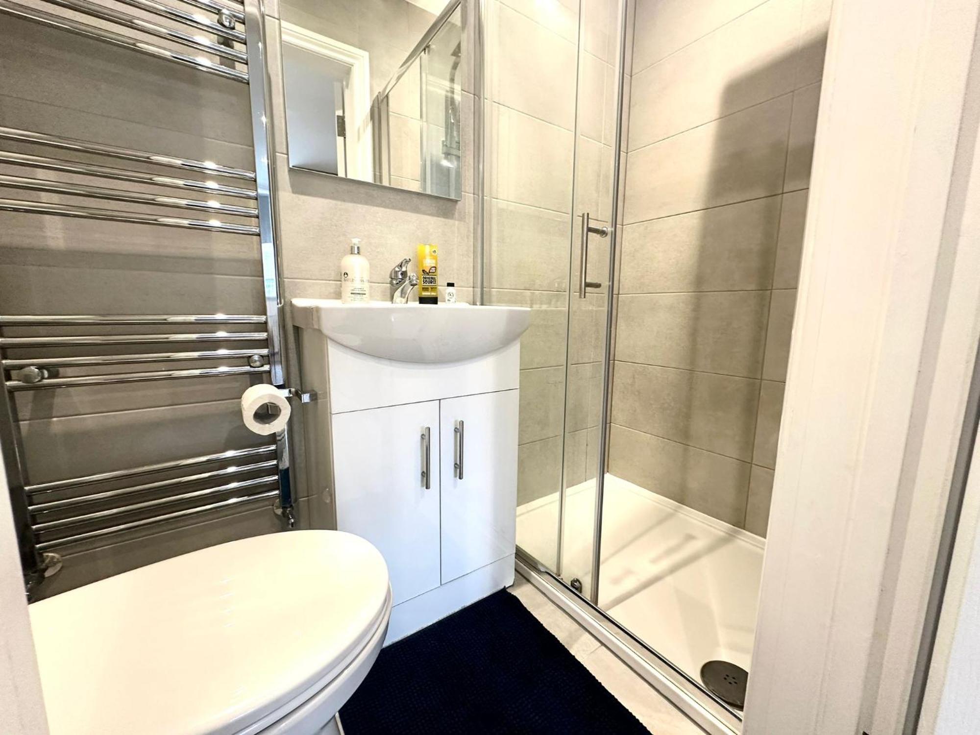 Bright Modern, Private Apartment,15 Mins To Central London Hendon Exterior photo